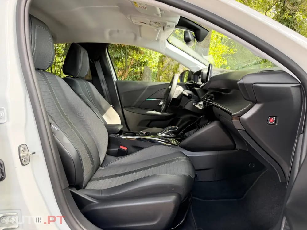 Peugeot E-208 50 kWh Allure Pack