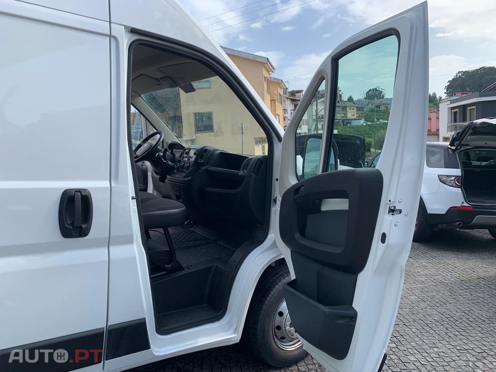 Peugeot Boxer 2.2 BlueHDi 330 L2H2 Premium