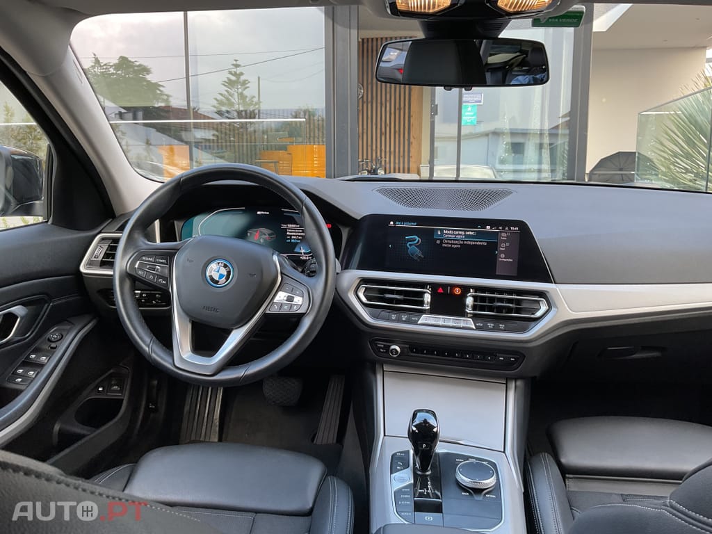 BMW 320 e Touring Line Sport Auto