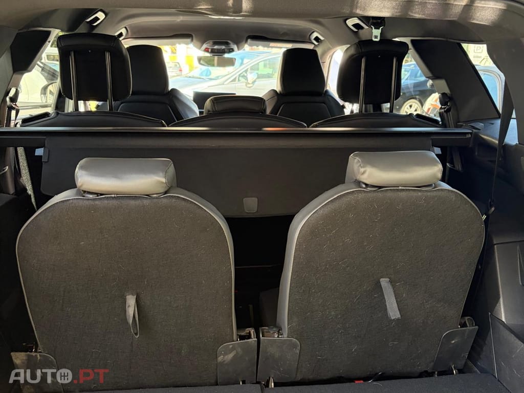 Peugeot 5008 Peugeot 5008 GT line 1.2 PureTech 130cv EAT8. 7 lugar • 2023 • 24716 km •