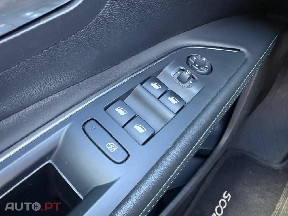 Peugeot 5008 1.2 PureTech Allure EAT8