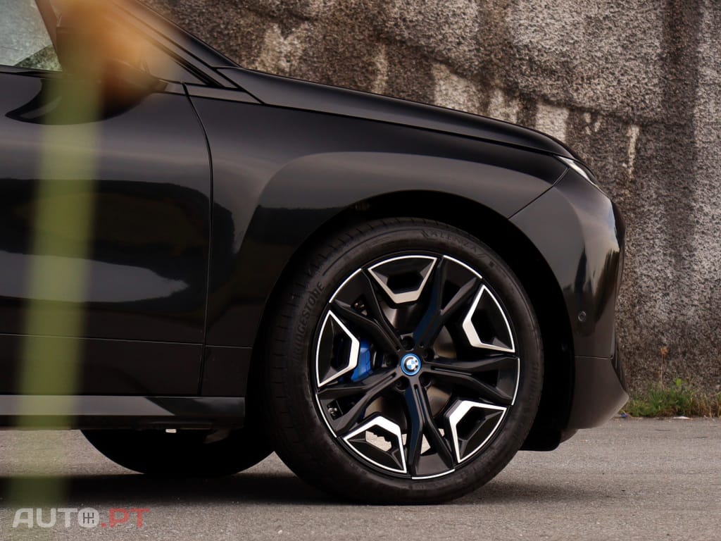 BMW iX xDrive 50 Pack Desportivo
