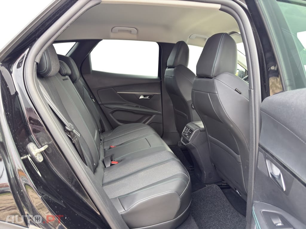 Peugeot 3008 Hybrid 225 e-EAT8 Allure