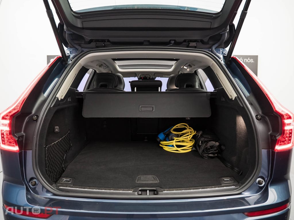 Volvo XC60 2.0 T8 PHEV Momentum Plus AWD