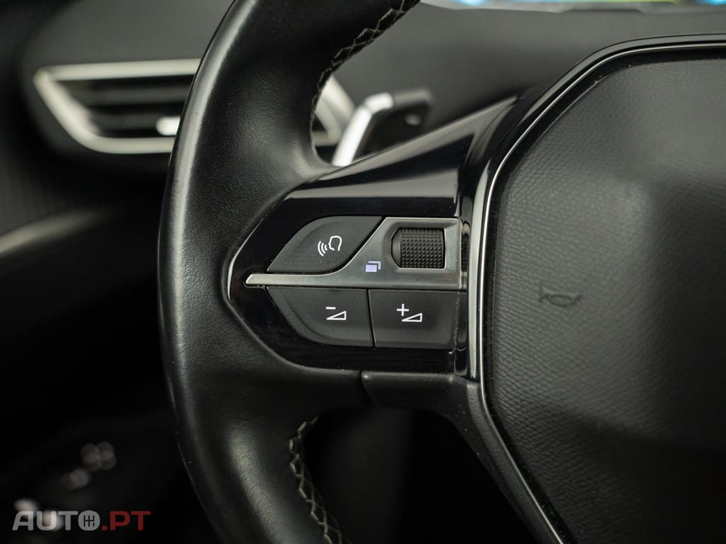 Peugeot 3008 1.6 Hybrid Allure e-EAT8