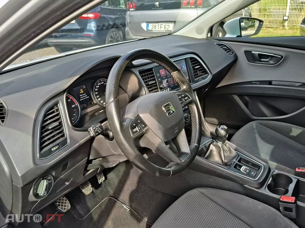 SEAT Leon 1.0 TSI Xcellence — fotografia 16