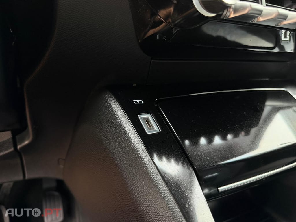 Peugeot E-2008 50 kWh Allure