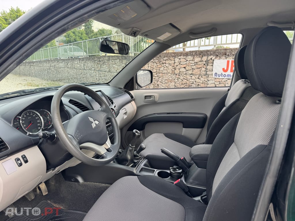 Mitsubishi L200 2.5 DI-D Club Intense 4WD