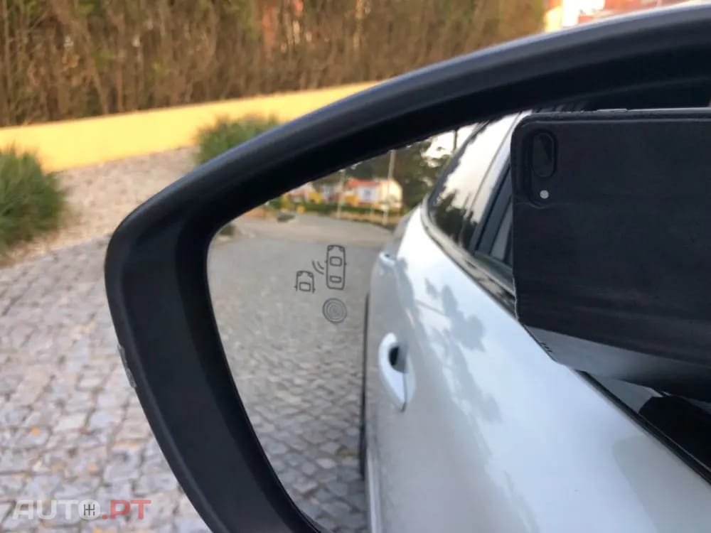 Peugeot E-2008 GT+