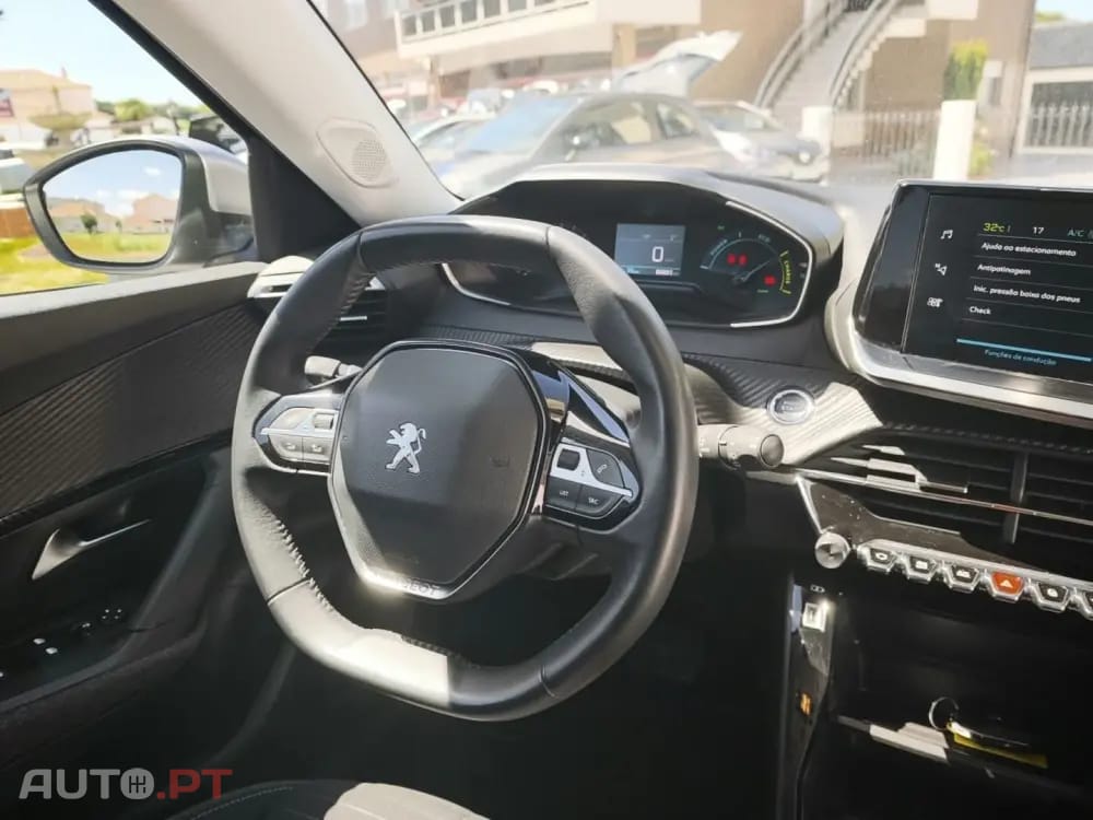 Peugeot E-2008 50 kWh SE Style