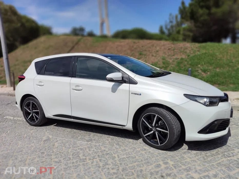 Toyota Auris 1.8 HSD Confort Pack Style CVT