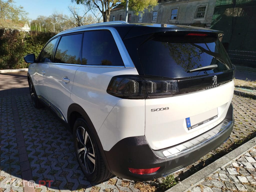 Peugeot 5008 GT HYBRID 136 CV