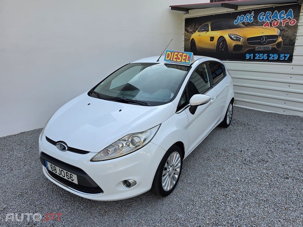 Ford Fiesta 1.4 TDCi Titanium — fotografia 2