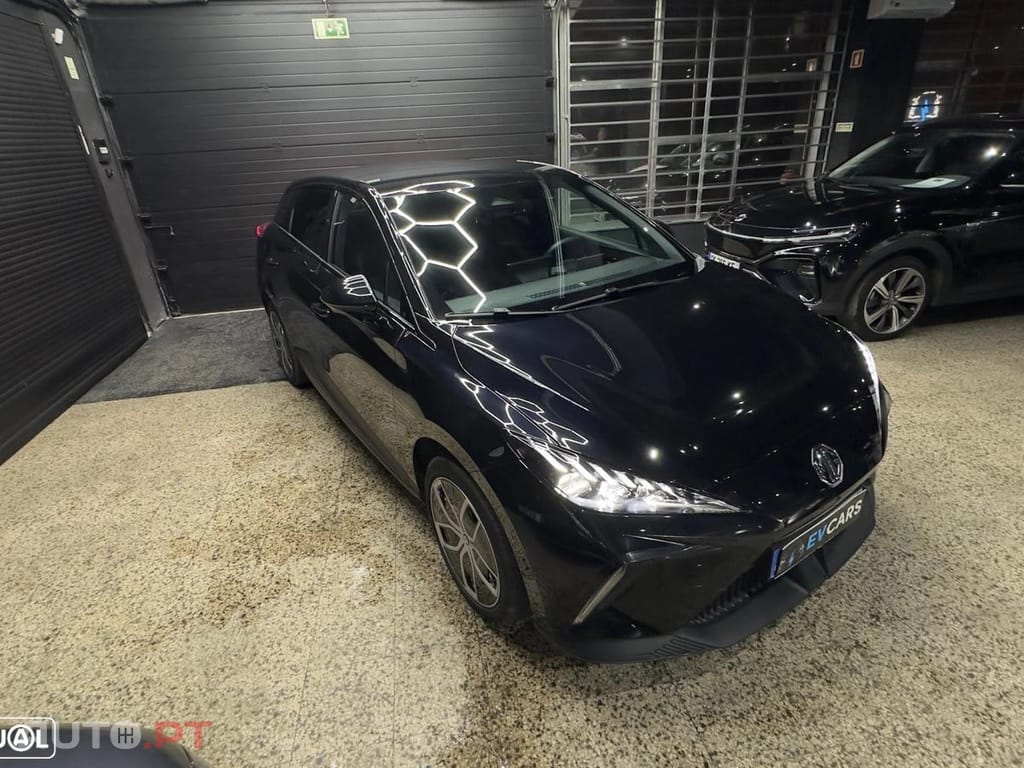 MG MG4 77 kWh Extended Range Luxury