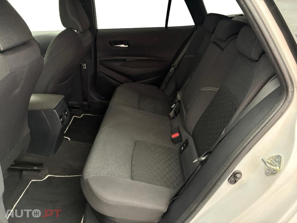 Toyota Auris Touring Sports 1.8 Hybrid Dynamic Business + Beyond Zero Academy