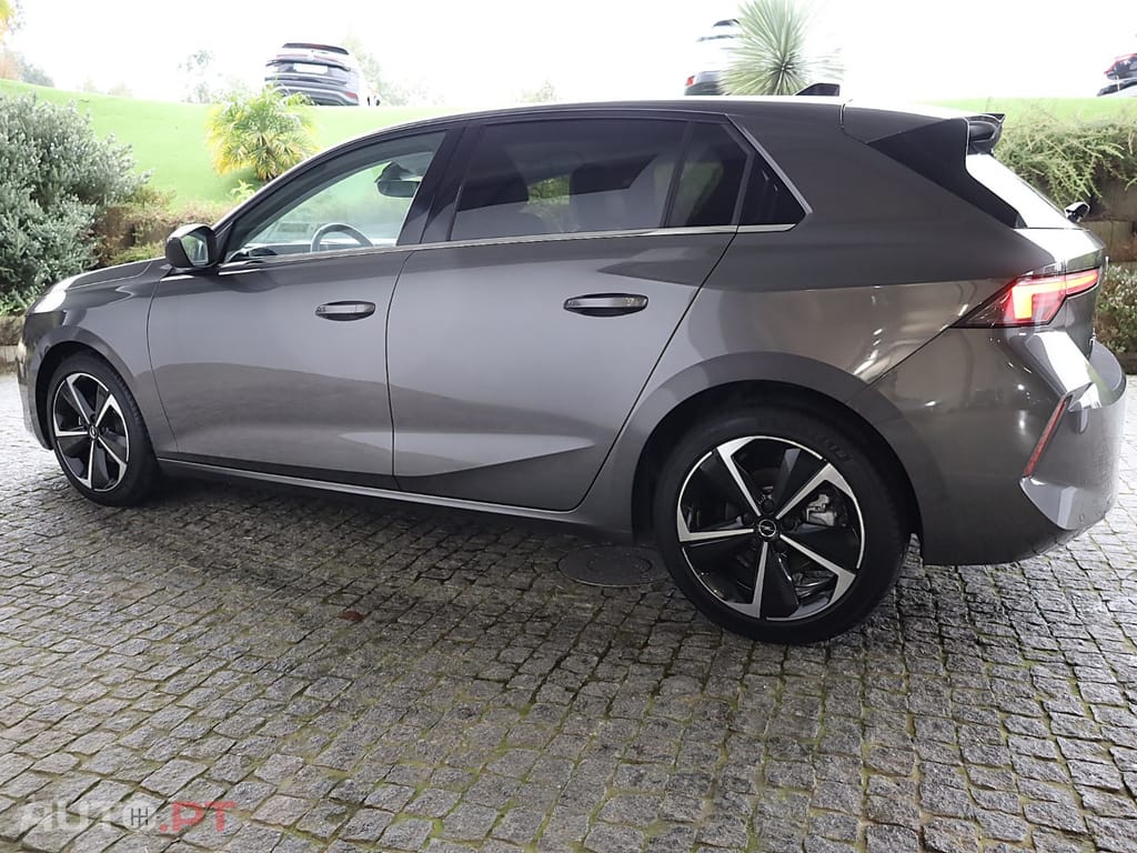 Opel Astra 1.2 T Elegance