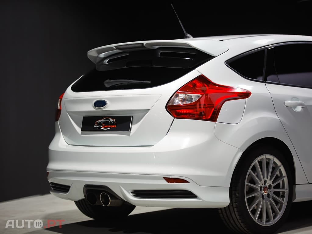 Ford Focus 2.0 EcoBoost ST c/ Pack Pele Desportiva