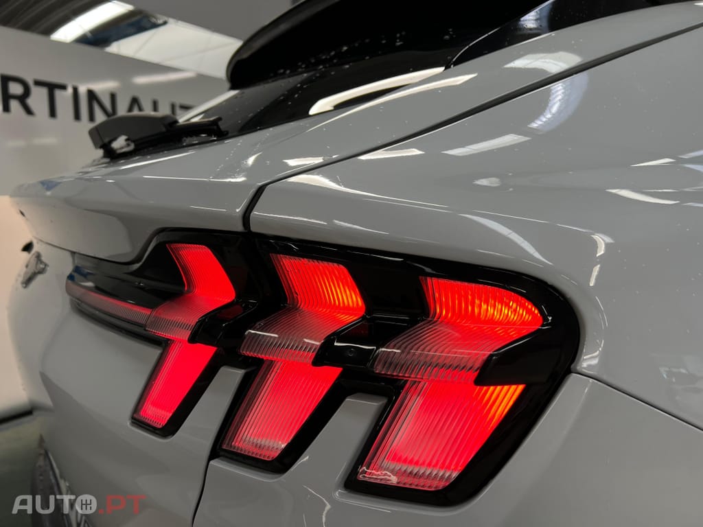 Ford Mustang Mach-E 72.6 kWh Premium AWD
