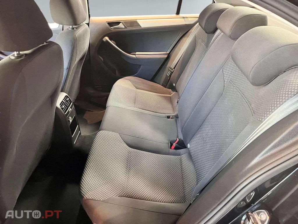 Volkswagen Jetta 1.6 TDI Advance BlueMotion