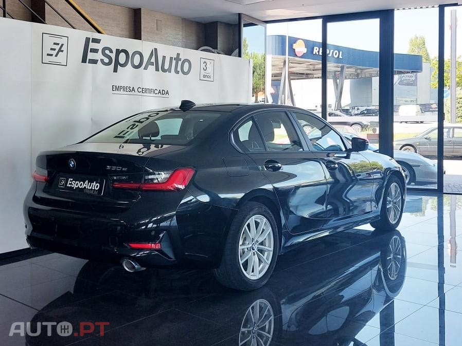 BMW 330 e Auto