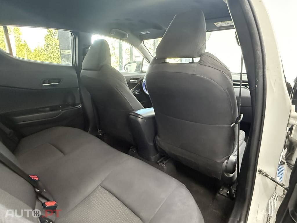 Toyota C-HR 1.8 Hybrid Square Collection