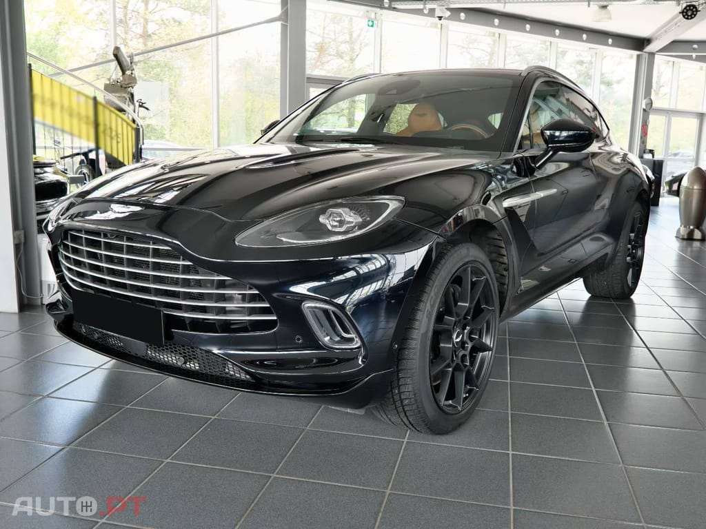 Aston Martin DBX 4.0 V8