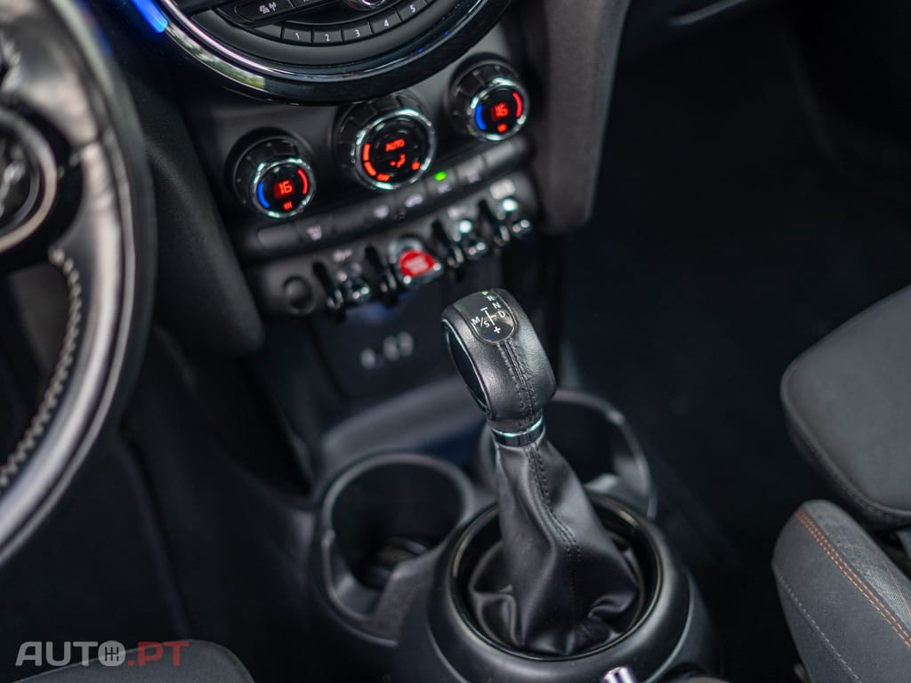 MINI Cooper Cooper D Auto