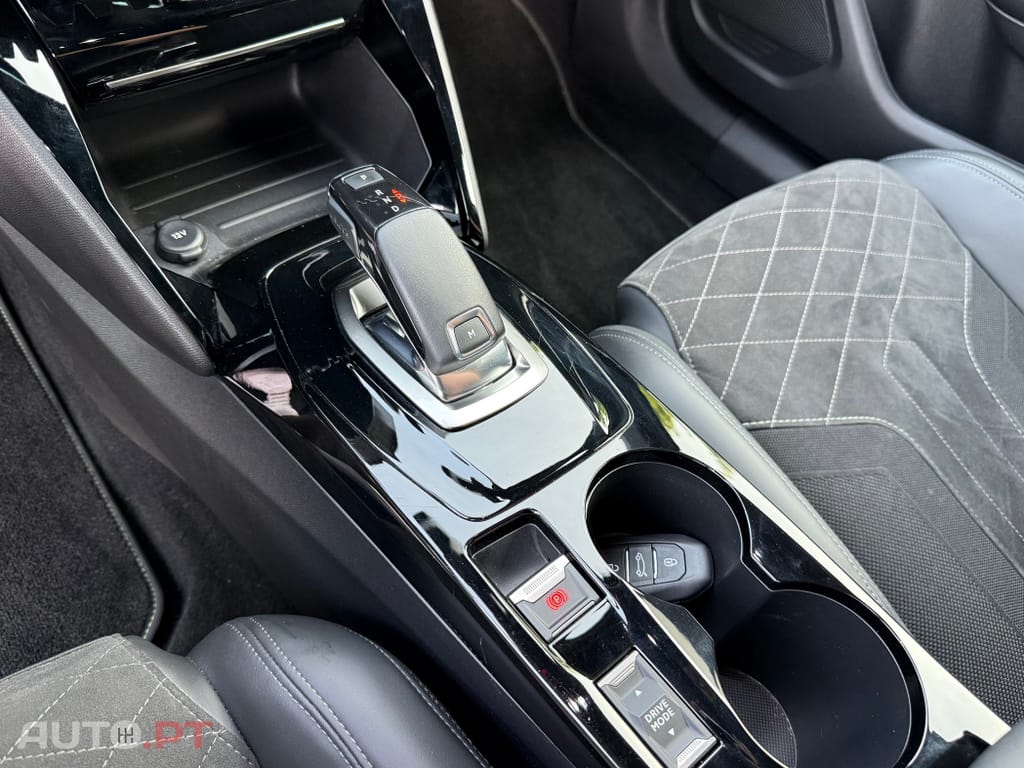 Peugeot 2008 PureTech 155 EAT8 GT