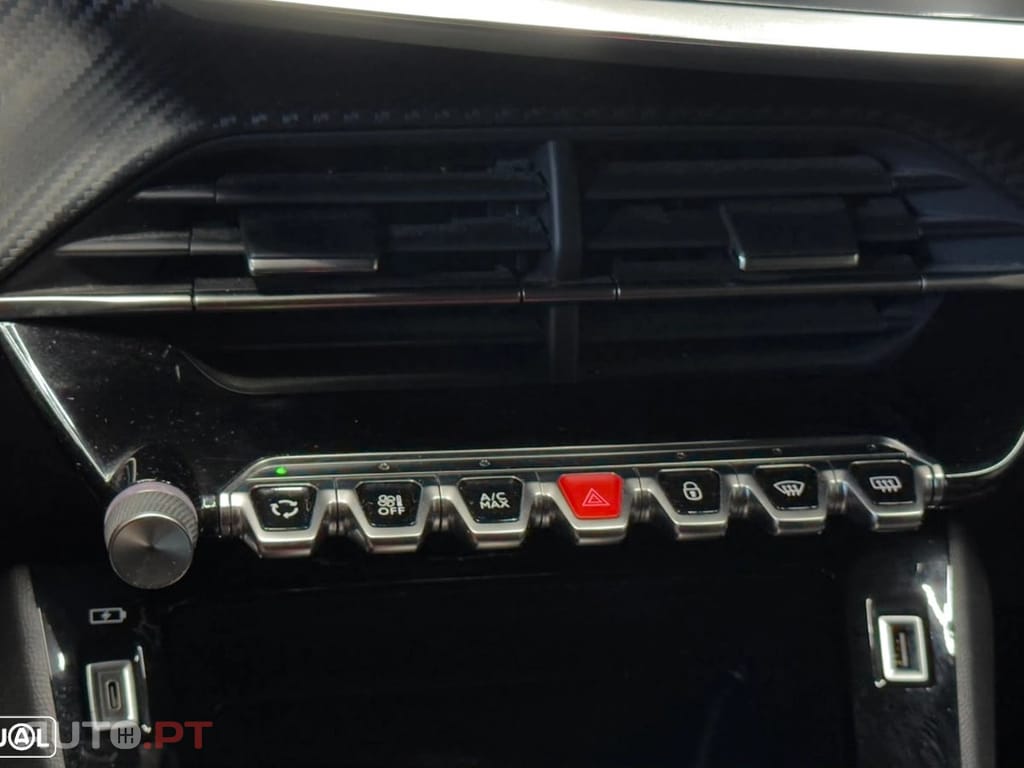 Peugeot E-2008 Active
