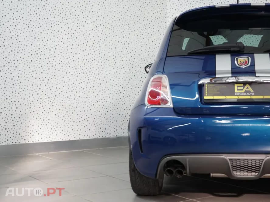 Abarth 695 Outro