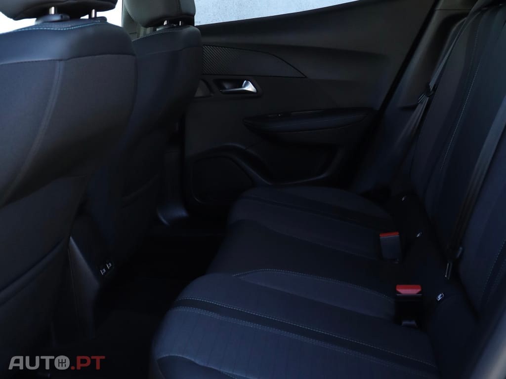 Peugeot 2008 1.2 PureTech Allure Pack EAT8