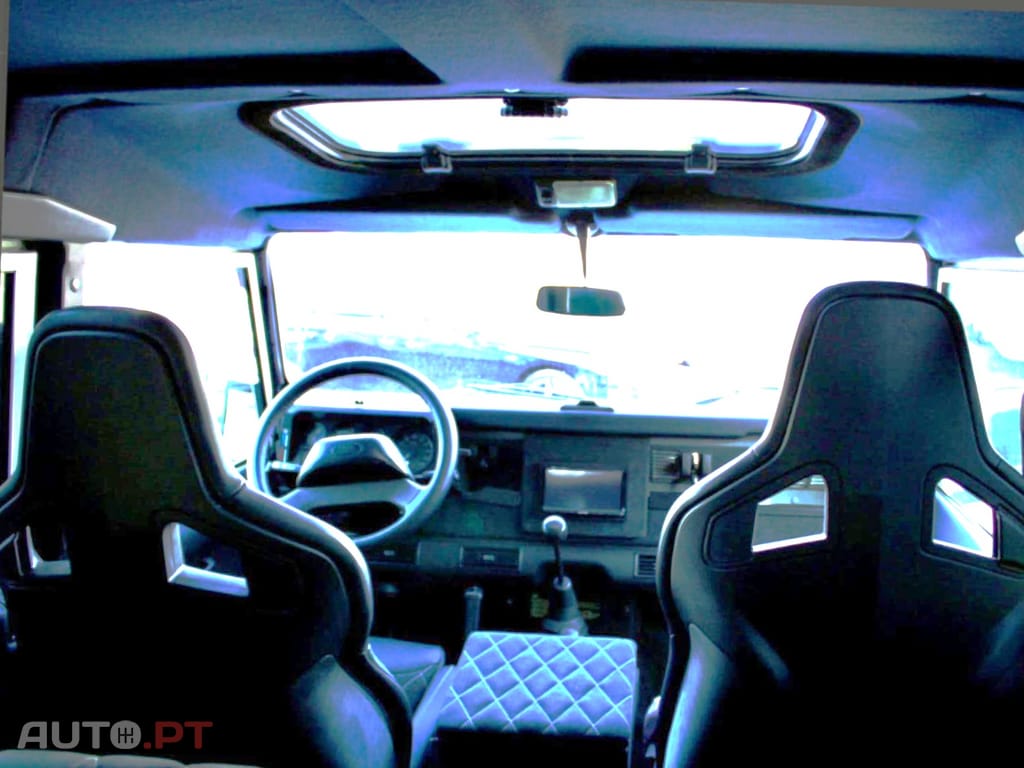 Land Rover Defender 110 2.5 Td5 122 cv 9 Lugares -Peça Rara