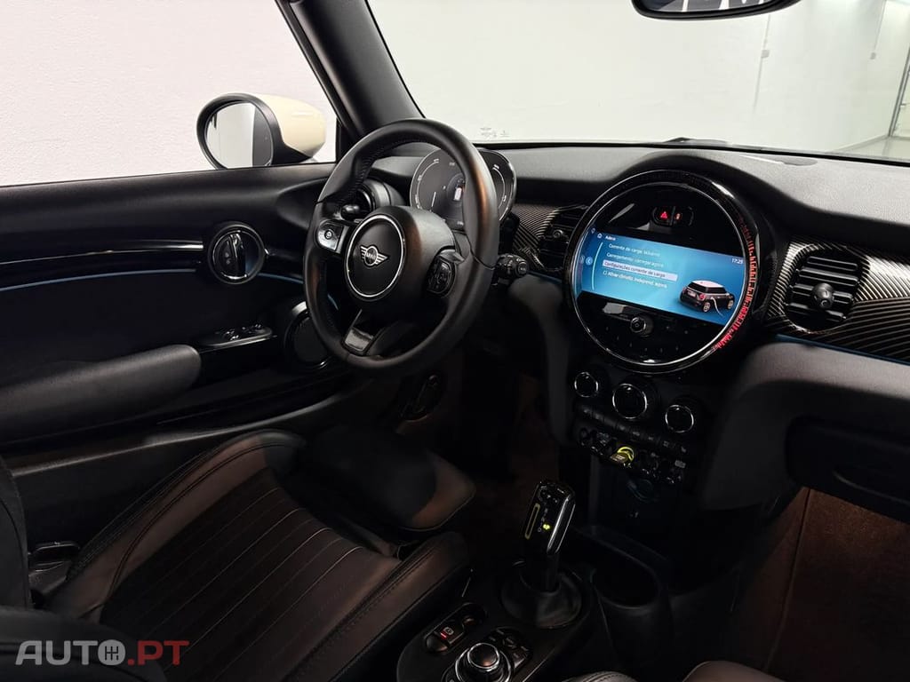 MINI Cooper Cooper SE Resolute Edition