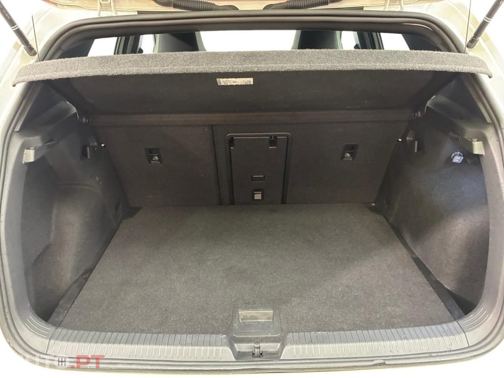 Volkswagen Golf 1.5 eTSI OPF R-Line DSG7