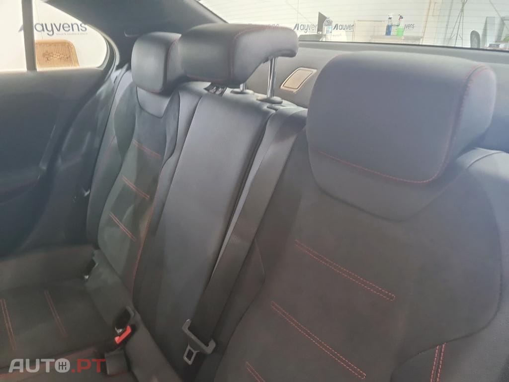 Mercedes-Benz A 250 e AMG Line