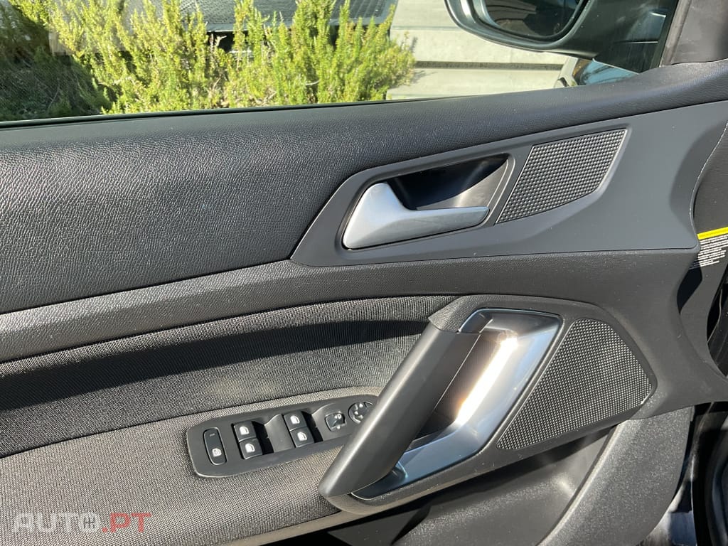 Peugeot 308 1.2 PureTech Allure EAT8