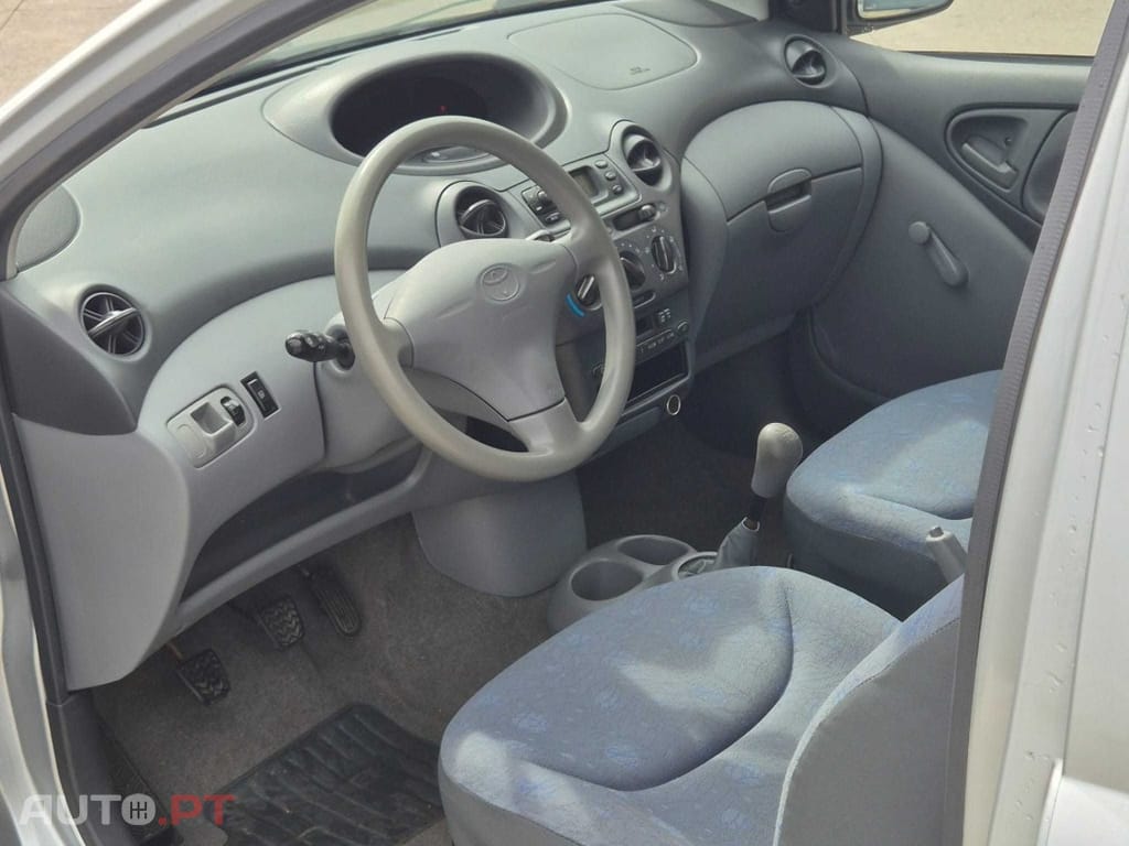 Toyota Yaris 1.0 Base C/Radio