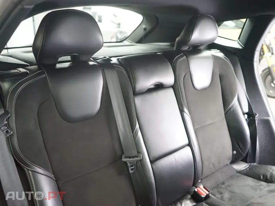 Volvo V40 1.6 D2 R-Design Momentum