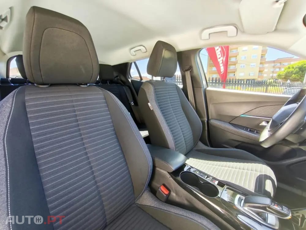 Peugeot E-2008 50 kWh SE Style