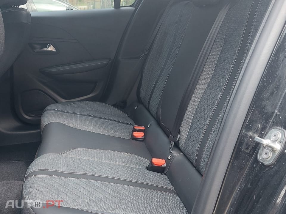 Peugeot E-208 50 kWh Style