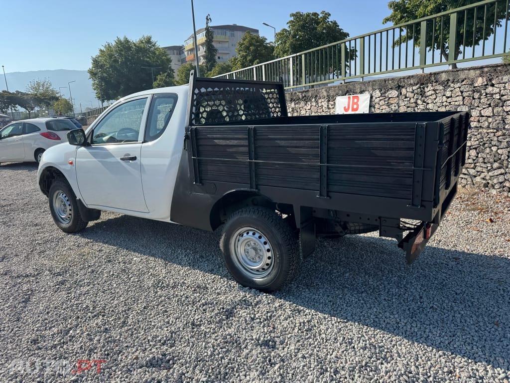 Mitsubishi L200 2.5 DI-D Club Invite AC 3L 4WD