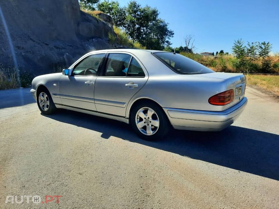 Mercedes-Benz E 220 Classic