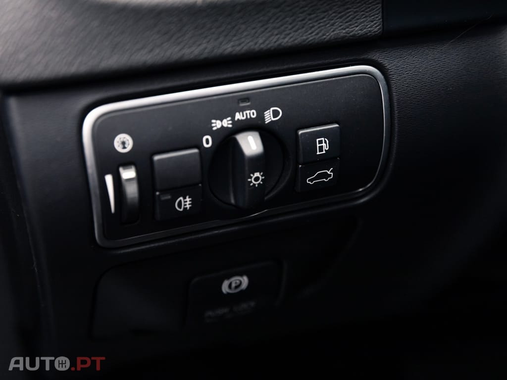 Volvo V60 2.4 D6 Momentum AWD Phev