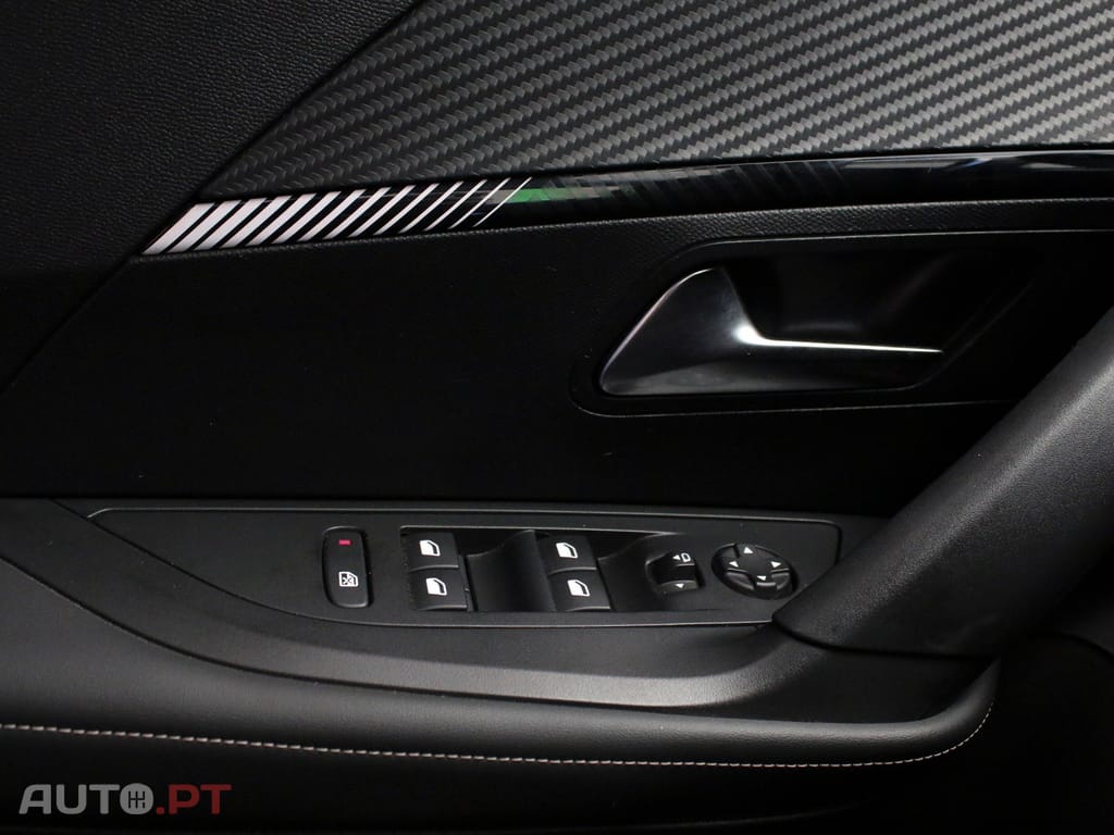 Peugeot 2008 1.2 PureTech Allure EAT8