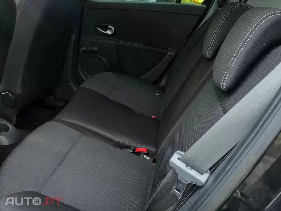 Renault Clio  1 2 16v 75 Tomtom Edition