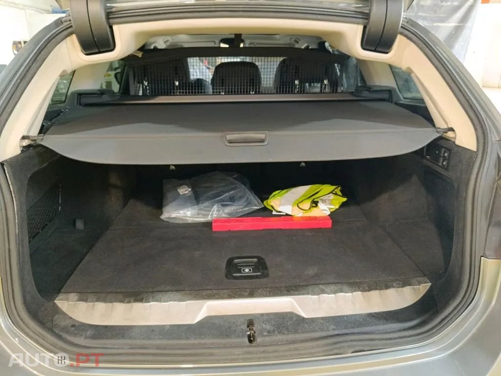 BMW 330 e Touring Auto