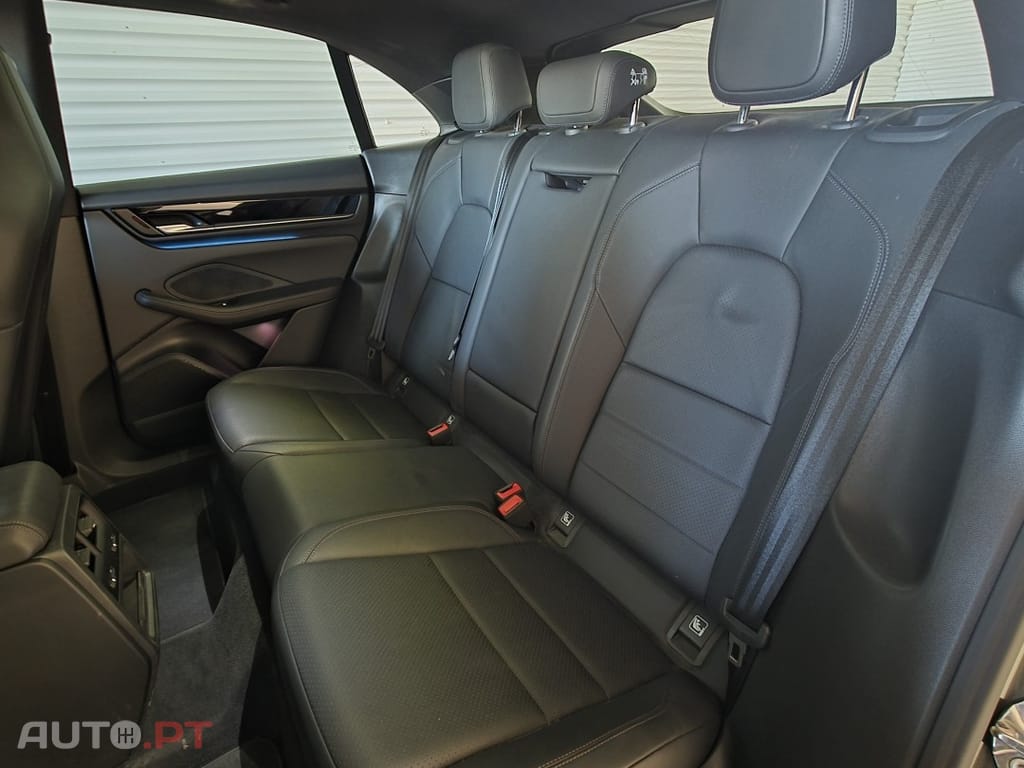Porsche Macan Electric 4