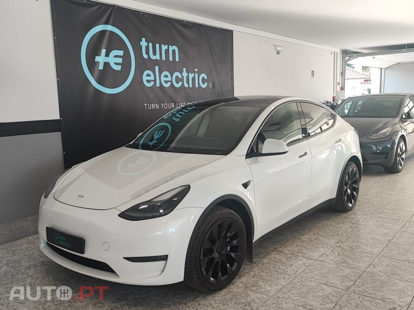 Tesla Model Y Long Range Dual Motor AWD — fotografia 2