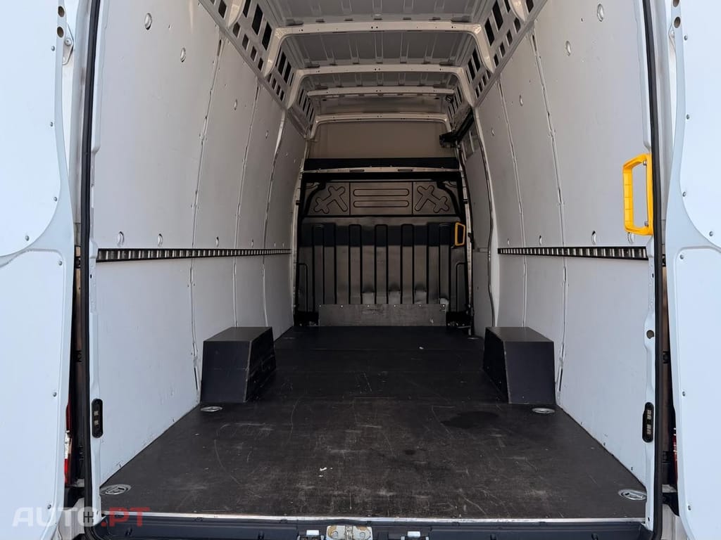 Iveco Daily 3.0  - 180 CV  A8 L4 H3