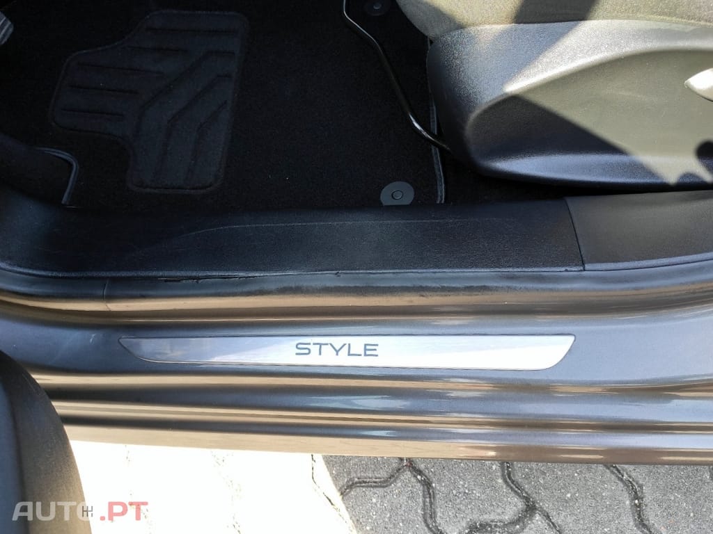 Peugeot 208 1.6 BlueHDi Style